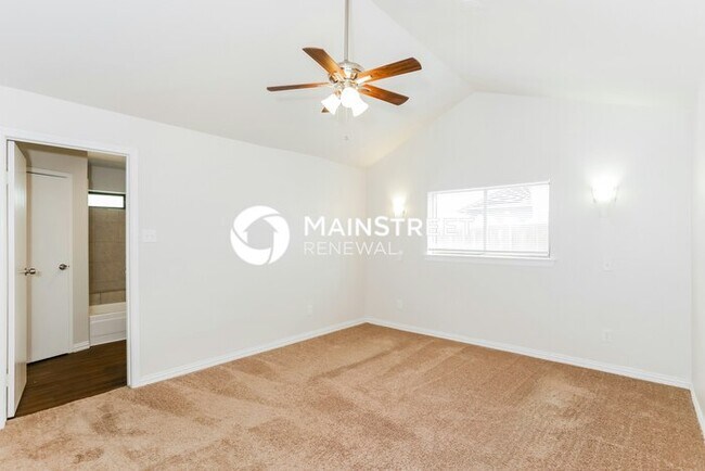 Building Photo - 3 Bedroom Pet-Friendly Home in Lewisville, TX with Main Street Renewal