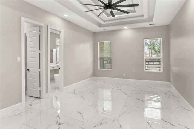 Building Photo - 6019 Shirley Ln