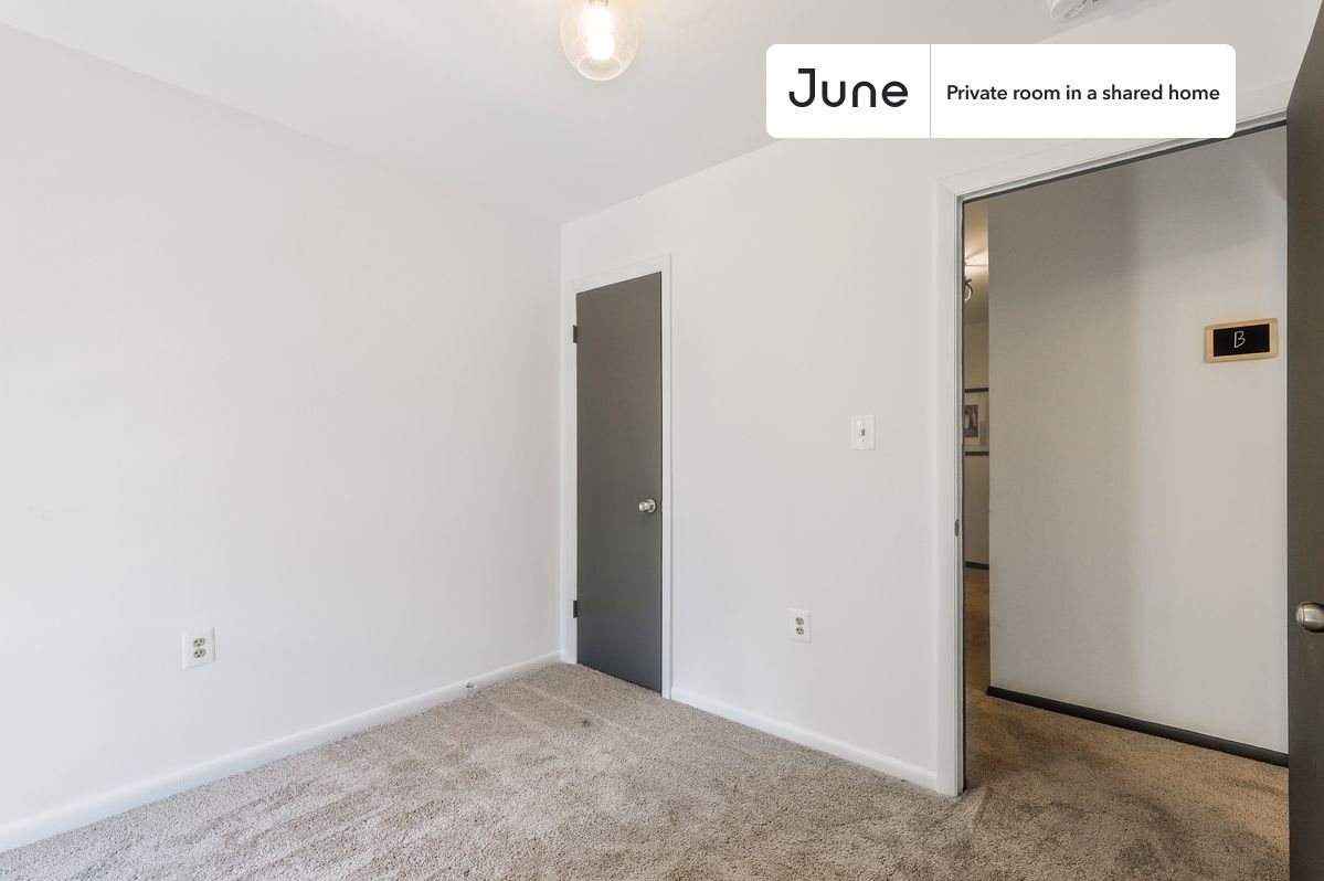 Building Photo - Room in Shared 5 bed/2 bath home