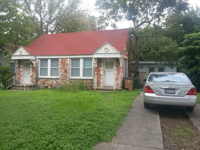Primary Photo - 818 E 30th St