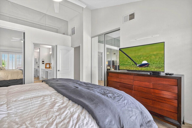 Building Photo - 55090 Shoal Creek