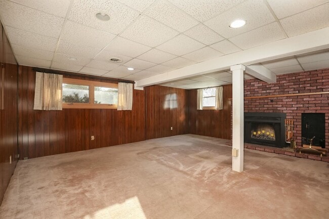 Building Photo - 1705 Elmwood Dr