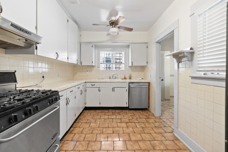 Building Photo - 1822 E 70th St