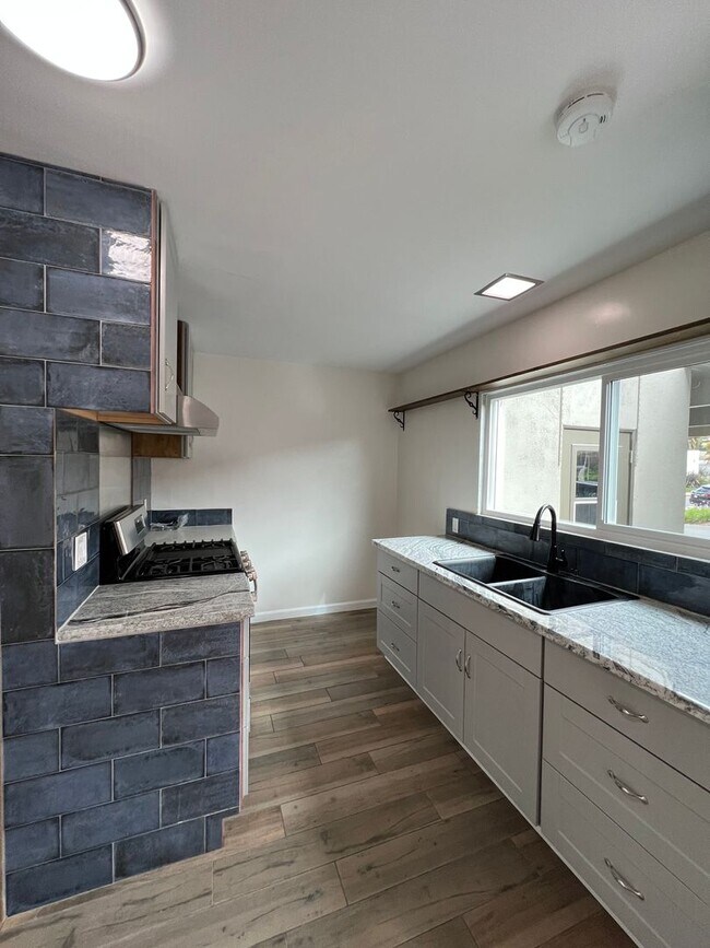 Building Photo - SHORECREST4112-4116