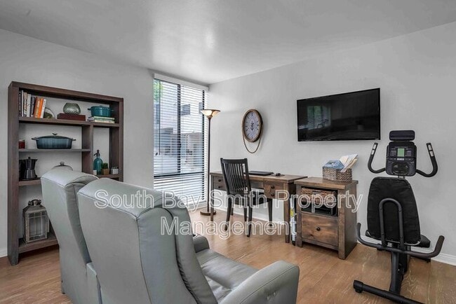 Building Photo - 420 Palos Verdes Blvd