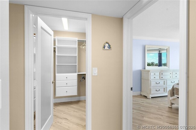Building Photo - 9550 S Ocean Dr