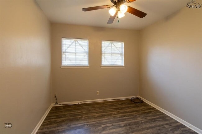 Building Photo - 18 Oxley Dr