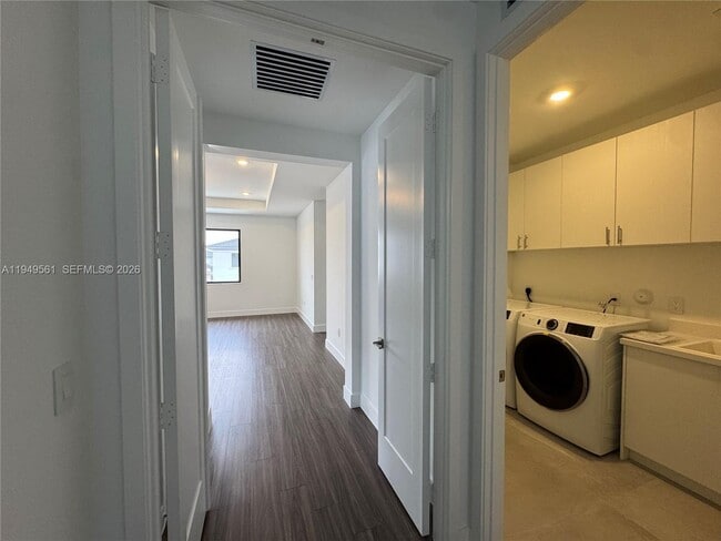 Building Photo - 19749 NE 16th Pl