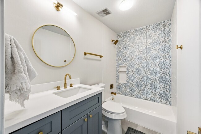 Building Photo - 1116 Bering Dr
