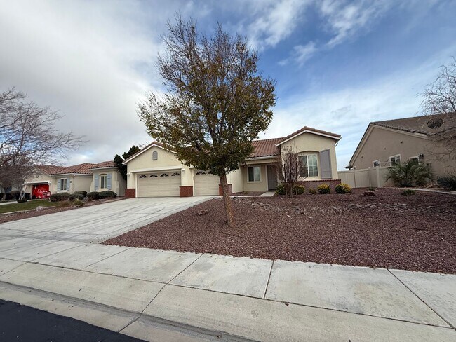 Building Photo - Apple Valley Estates- Gated Community- Beautiful 4 Bedrooms, 3 Bathrooms