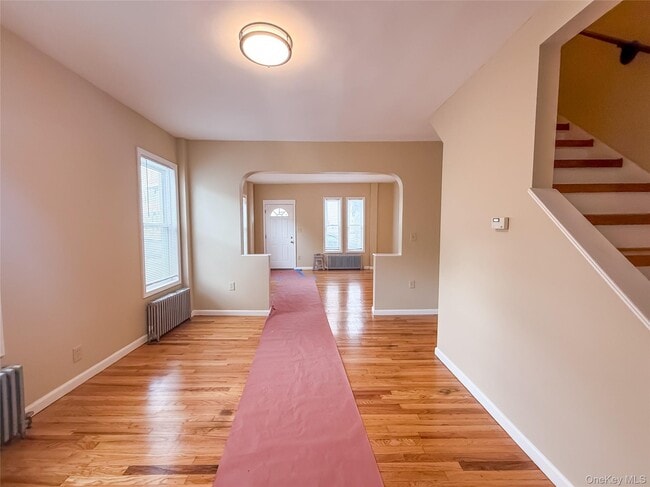 Building Photo - 2-4 Elm Pl