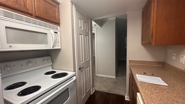 Building Photo - 7315 Brompton St