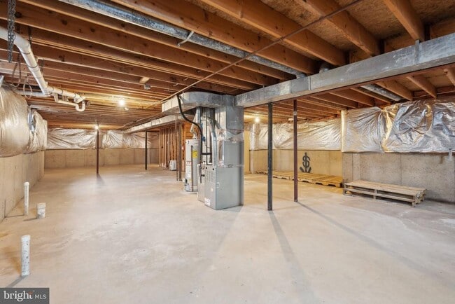 Building Photo - 17 S Pointe Ln