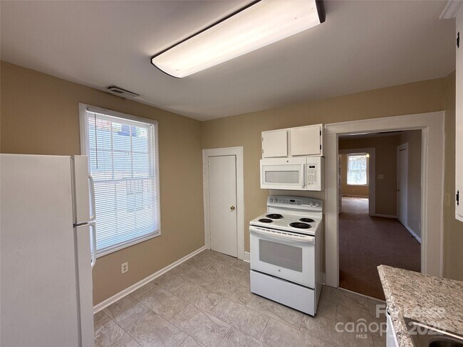 Building Photo - 1433 Pecan Ave