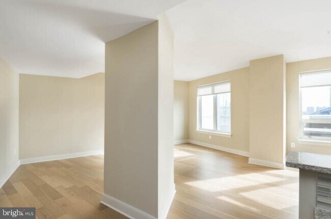 Building Photo - 235 N Christopher Columbus Blvd