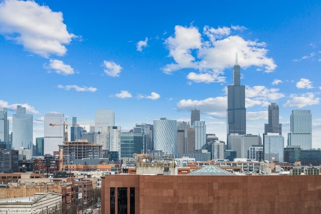 Building Photo - 6 S Laflin St