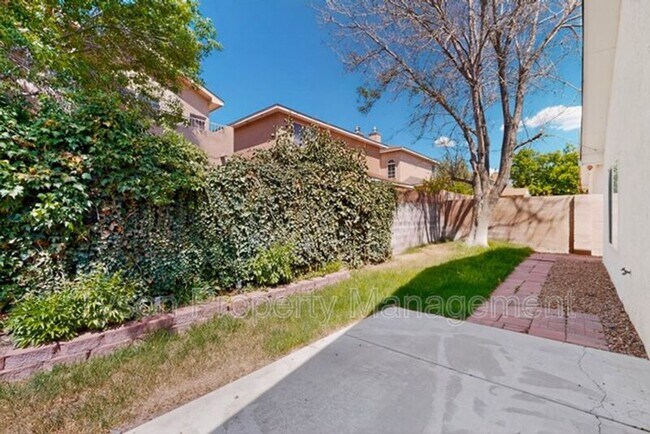 Building Photo - 7411 Peregrine Rd NE