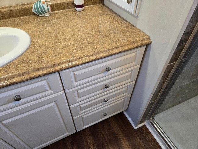 Building Photo - 13 Loafing St