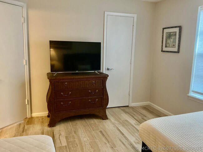 Building Photo - 1125 Crystal Way