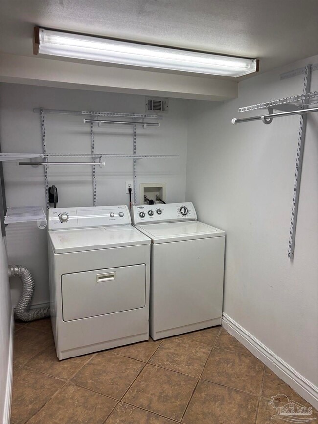 Building Photo - 425 Rentz Ave