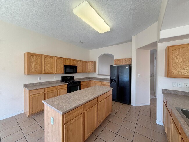 Building Photo - 6216 Calle Vizcaya NW
