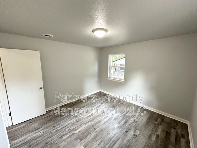 Building Photo - 2409 Cottonwood Pl