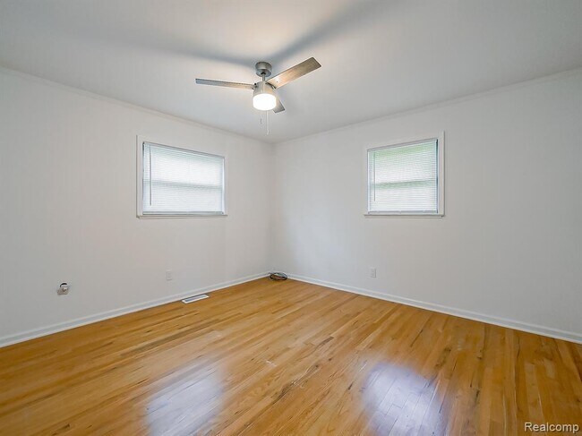 Building Photo - 7580 Thornwood St