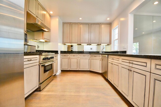 Building Photo - Stunning 3 BR | 2 BA in Noe Valley - Must ...