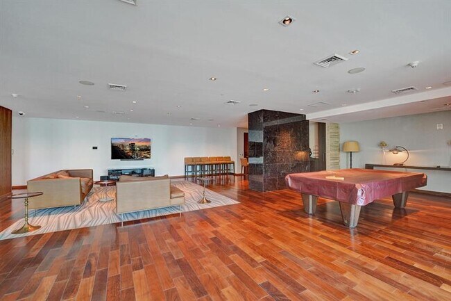Building Photo - 101 S Fort Lauderdale Beach Blvd