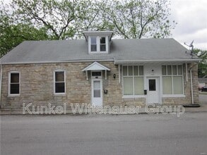 Building Photo - 104 S Alton St