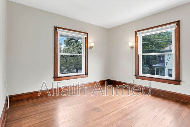Building Photo - 294 Wyandotte Ave