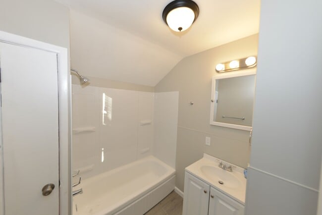 Building Photo - 1517 Waverly St