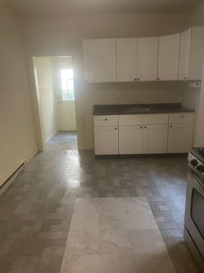 Building Photo - 729 W Lafayette St