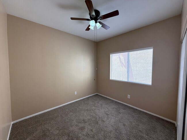 Building Photo - 8816 W Pine Pitch Dr