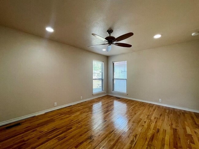 Building Photo - 1319 W Aries Rd