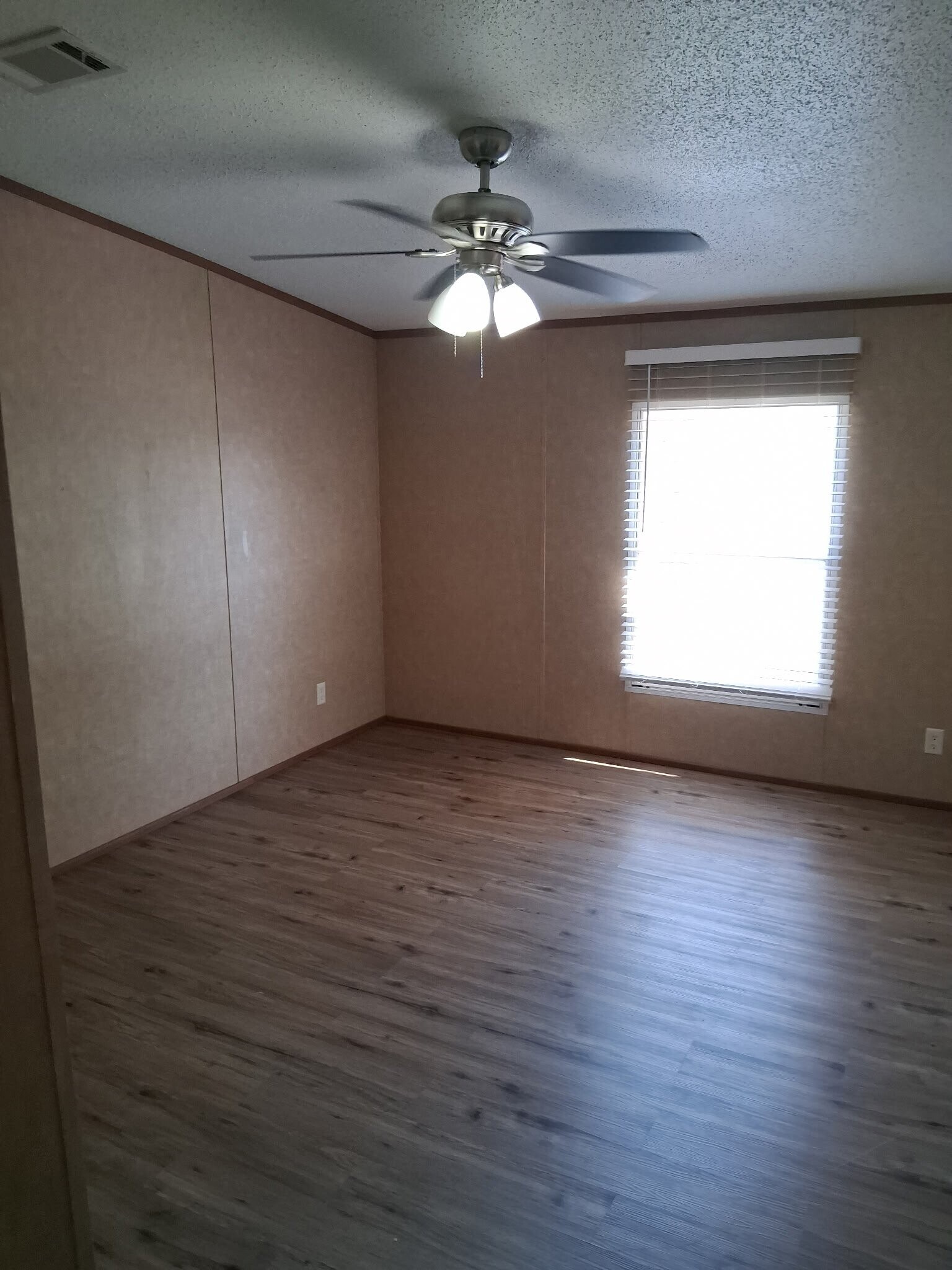Building Photo - 4 bed 2 bath Rental Home