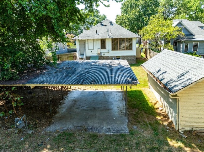 Building Photo - 508 N May Ave