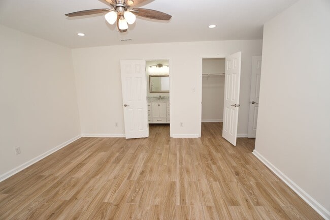 Building Photo - 210 Hayden Pl