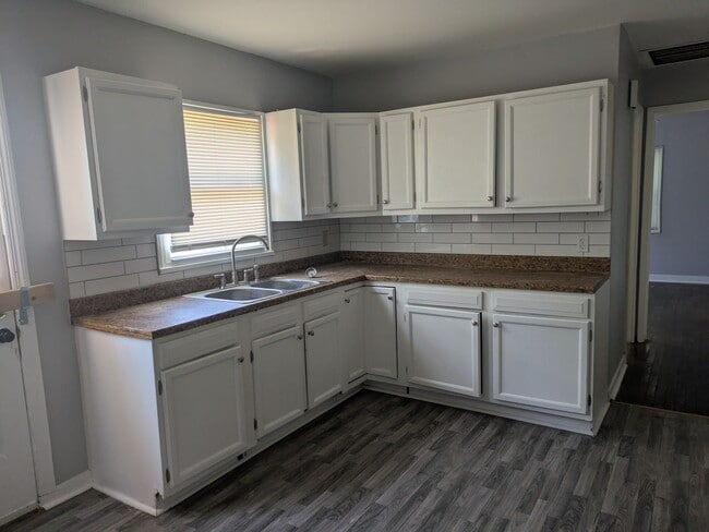 Building Photo - Great 2 bedroom home in Grandview!