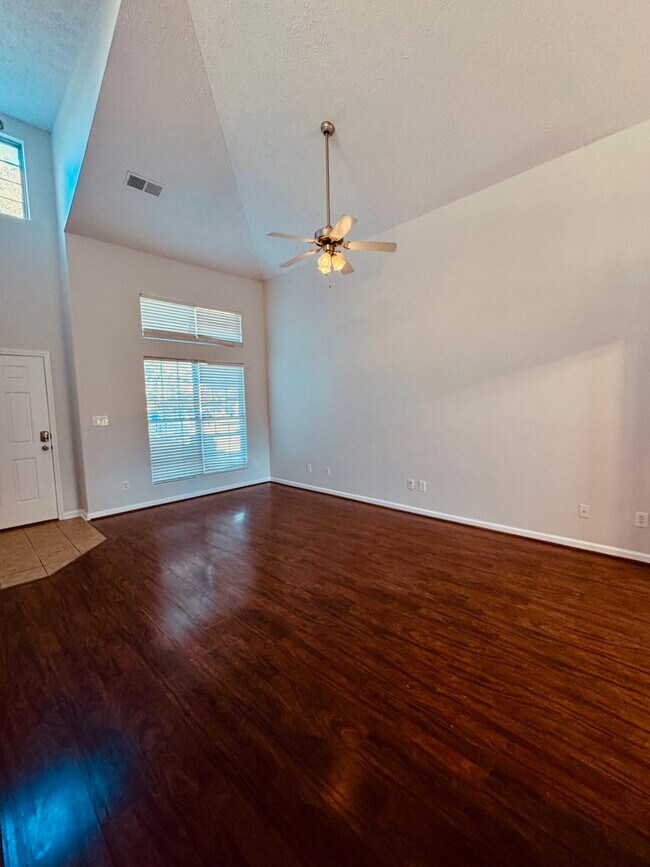 Building Photo - 3072 Prichard Dr