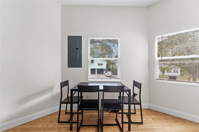 Building Photo - 680 25th Ave S