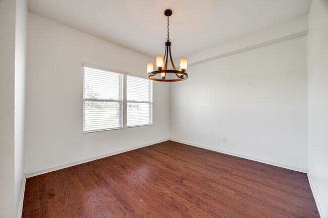 Building Photo - 826 Summerlake Dr