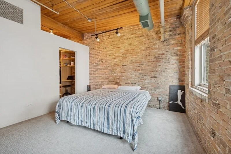 Building Photo - 420 S Clinton St