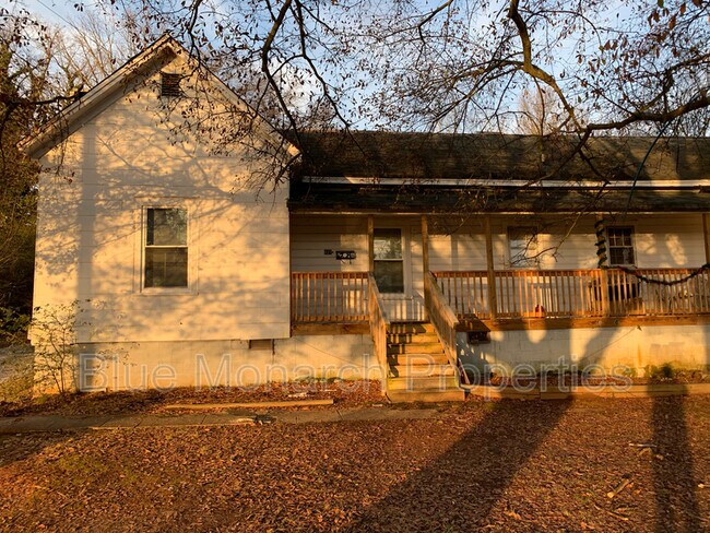 Building Photo - 427 Meller St