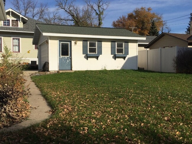 Building Photo - COMING SOON- Charming 2 Bedroom Home. Available March 20th