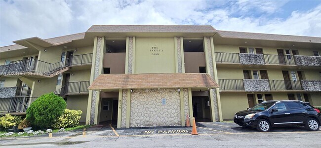 Building Photo - 5335 NW 10th Ct