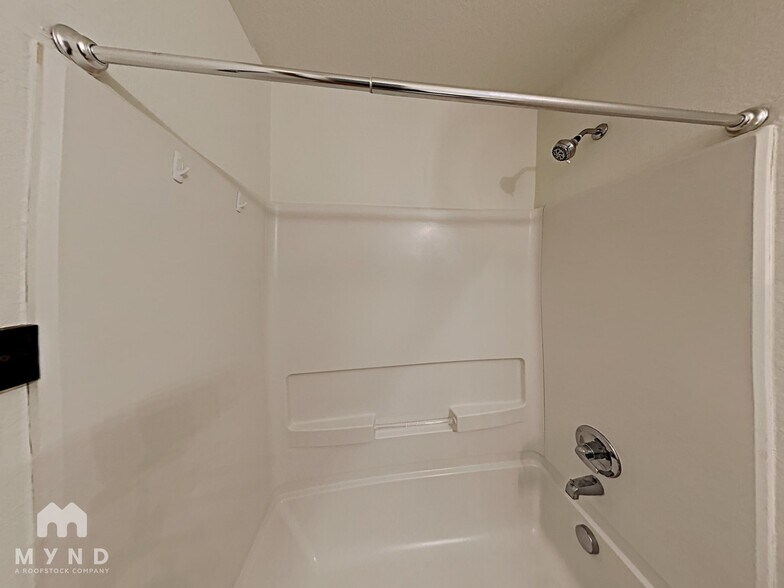 Building Photo - 440 Stonebrook Dr