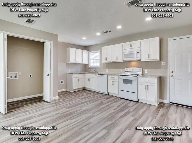 Building Photo - 3014 Poplar St