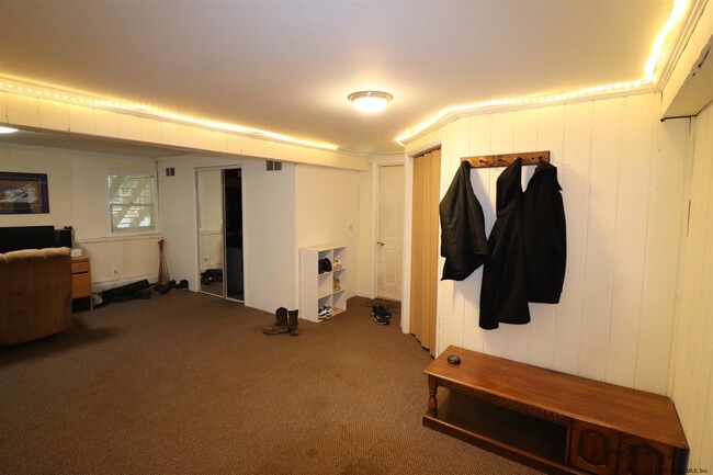 Building Photo - 8 Sweet Brier Dr