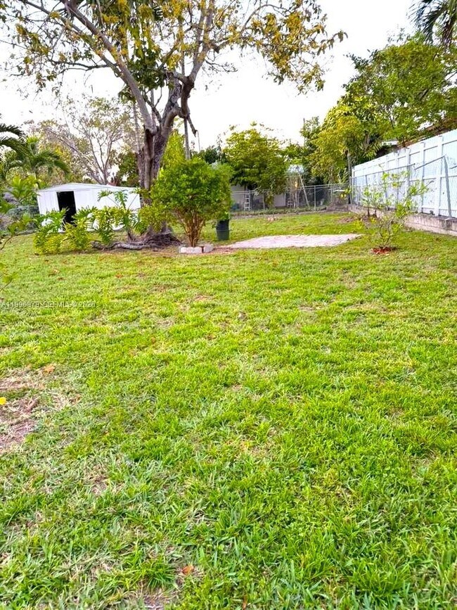 Building Photo - 6339 SW 32nd St